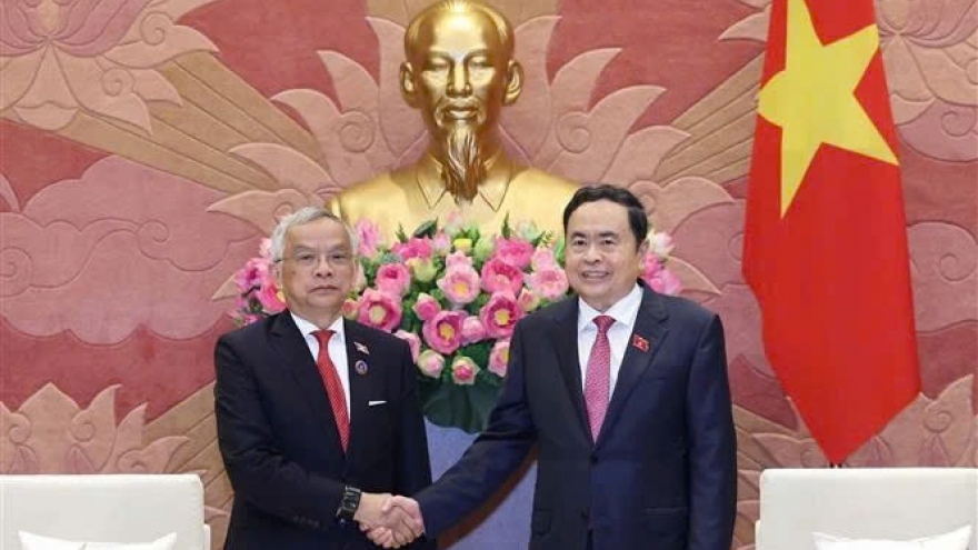 Top legislator receives Lao NA Vice Chairman in Hanoi